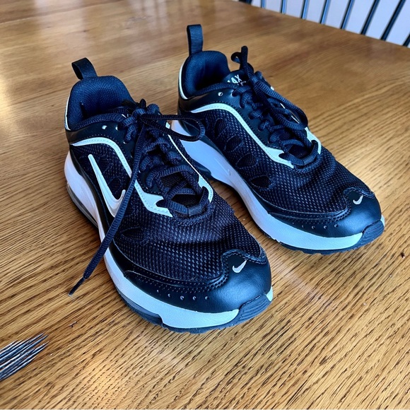 ⭐️ Nike Air Max AP Ladies Trainers Size 6 Black and White - Picture 3 of 9